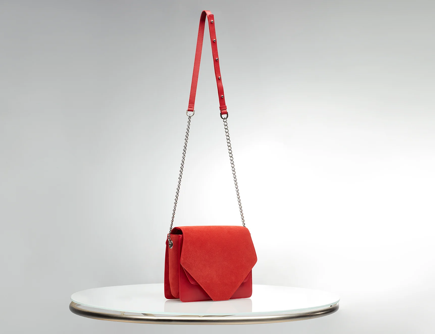 6Collection_Shoulder_Bag_in_Leather-front-red